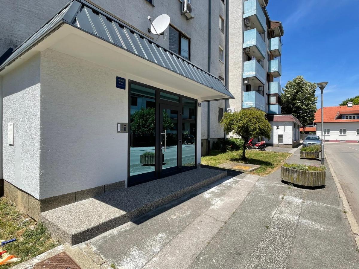 Dis Apartment Varaždin エクステリア 写真